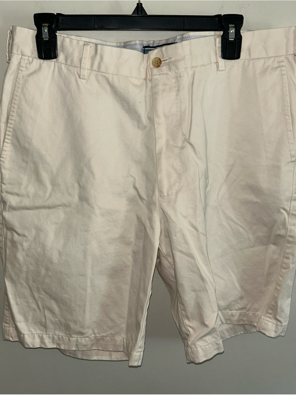 Peter Millar Cream Flat Front Cotton Shorts Furman logo back pocket